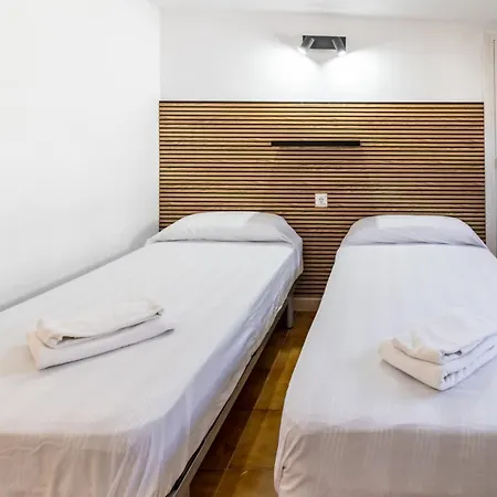 Grifeu 15 - Pequeno Con Patio 公寓