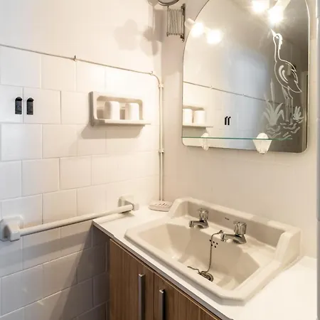 Grifeu 15 - Pequeno Con Patio *