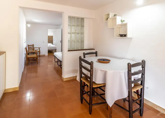 Grifeu 15 - Pequeno Con Patio Girona